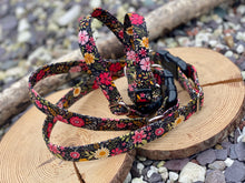 Load image into Gallery viewer, Beautiful flower print collar