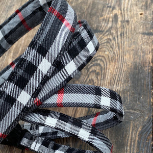 Grey & red “city check’ collar & leads